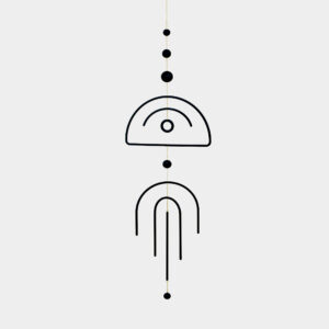 מובייל חמסה ארוך דק בצבע שחור תלוי על שרשרת זהובה