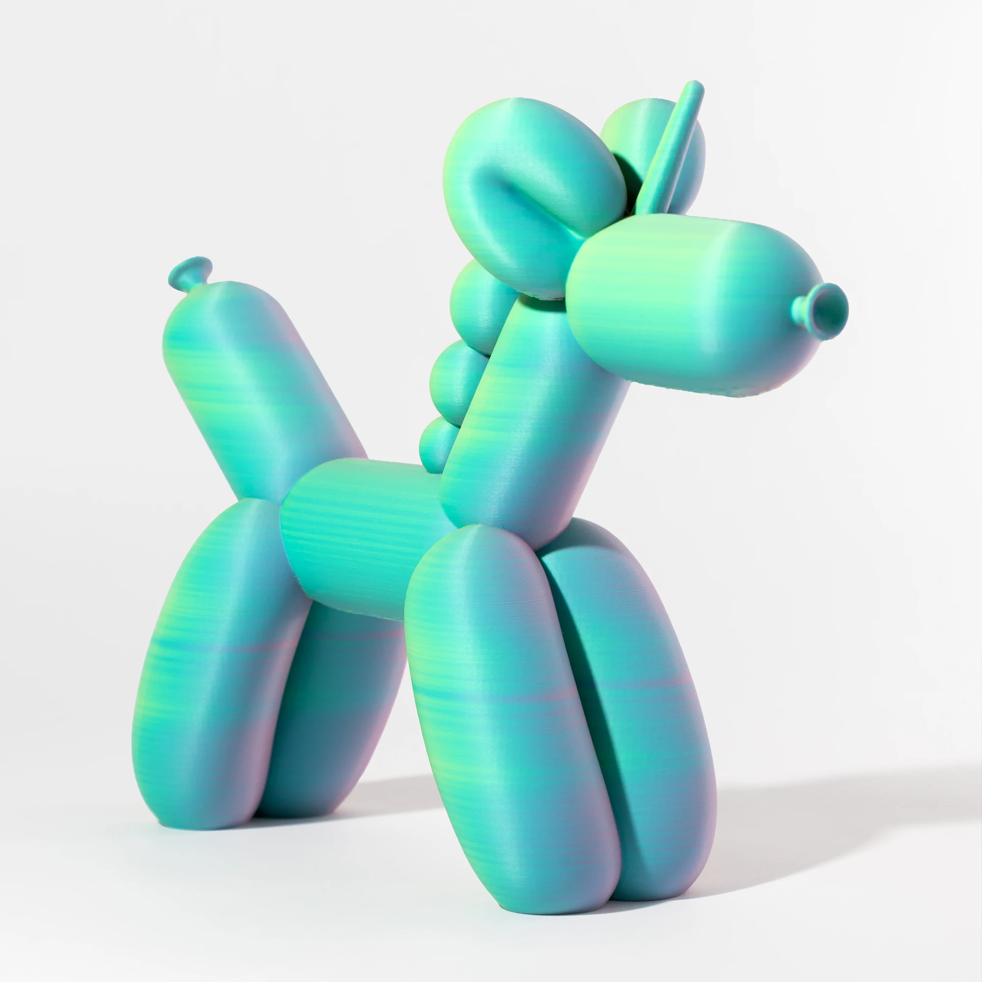 הדפסת תלת מימד של בלון בצורת חד קרן בגווני טריקולור ורוד, כחול וצהוב