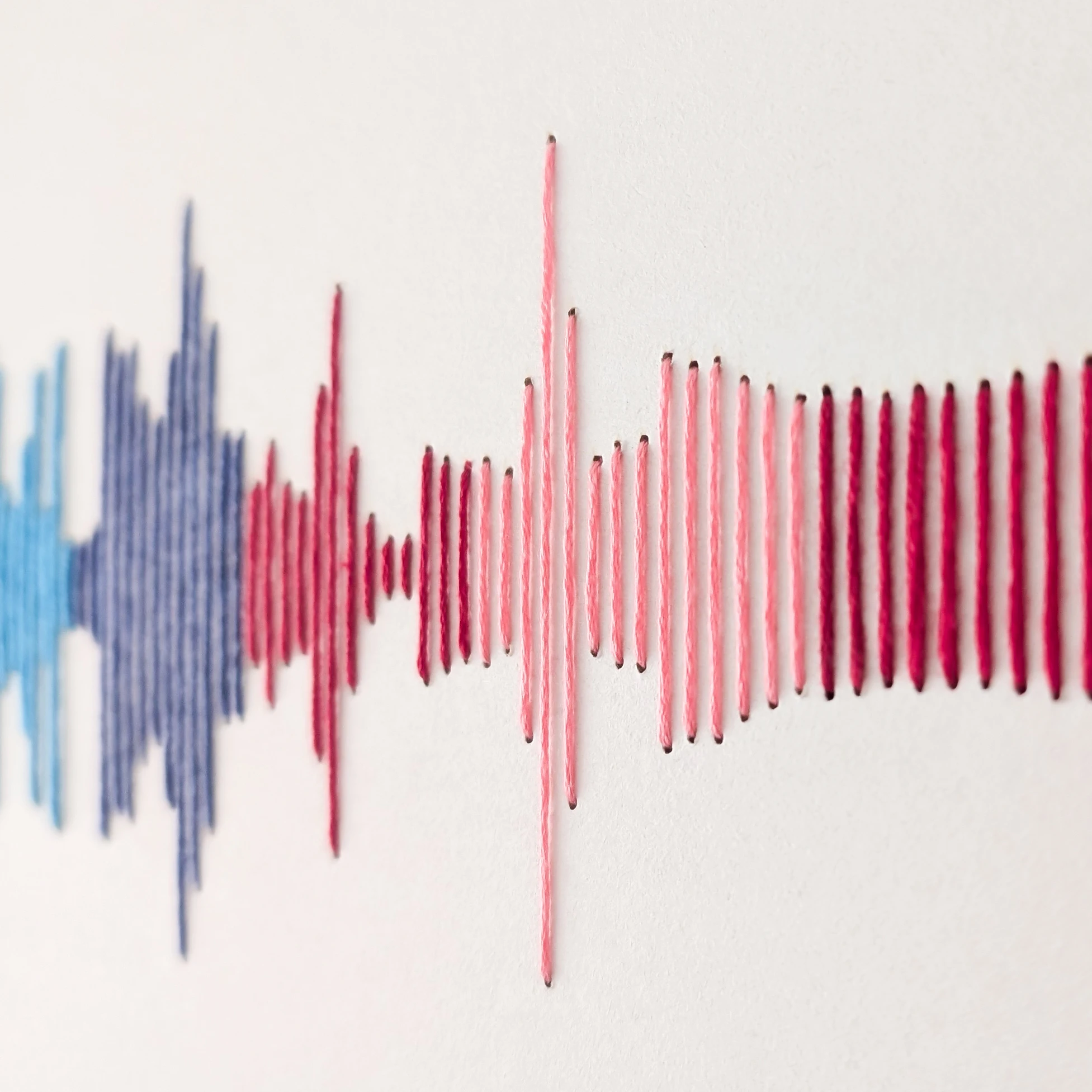 תקריב של רקמת כותנה צבעונית של פסקול הקלטה אישית