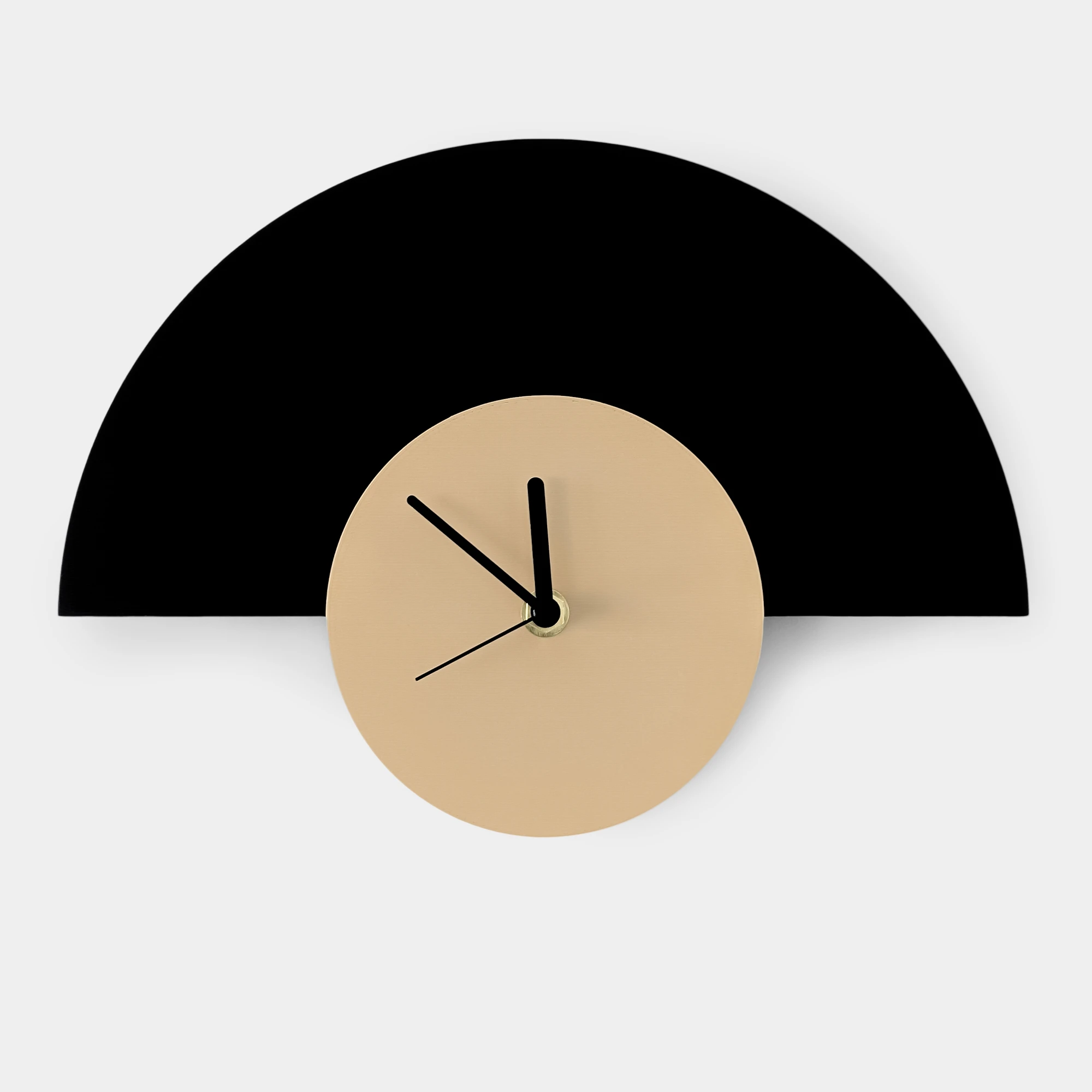 שעון גיאומטרי בהדפסת תלת מימד בצבעי שחור וחום בהיר