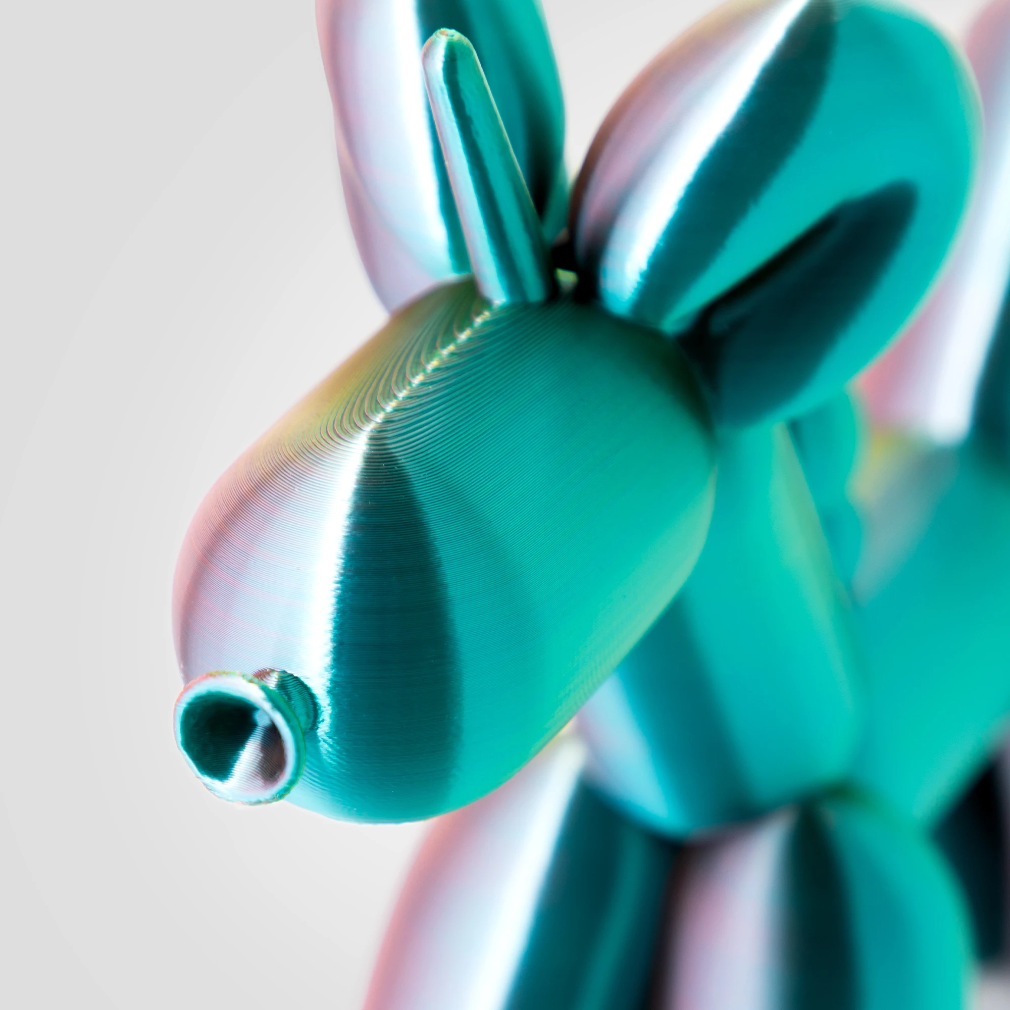 הדפסת תלת מימד של בלון בצורת חד קרן בגווני טריקולור