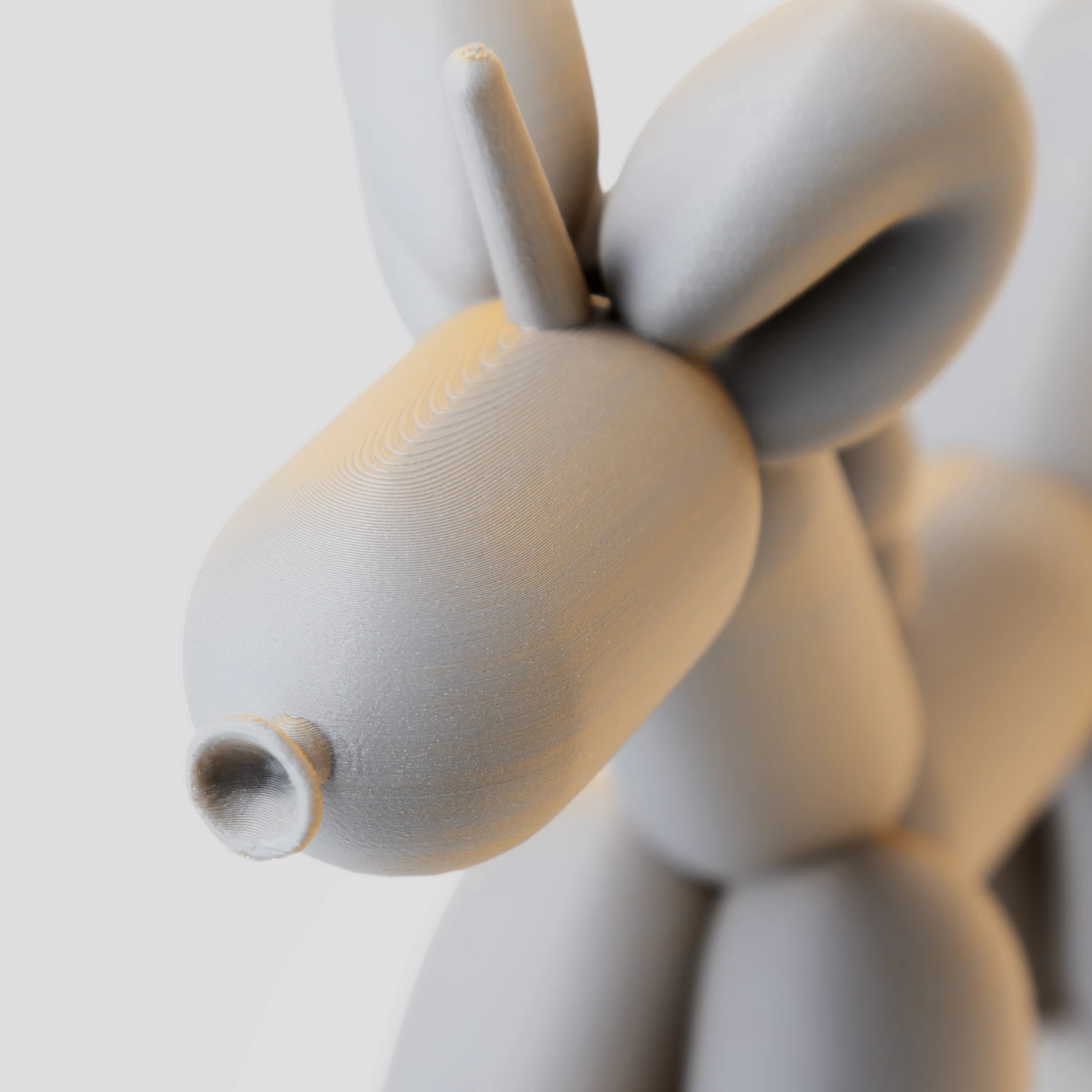 הדפסת תלת מימד של בלון בצורת חד קרן בגווני אפור-טרקוטה