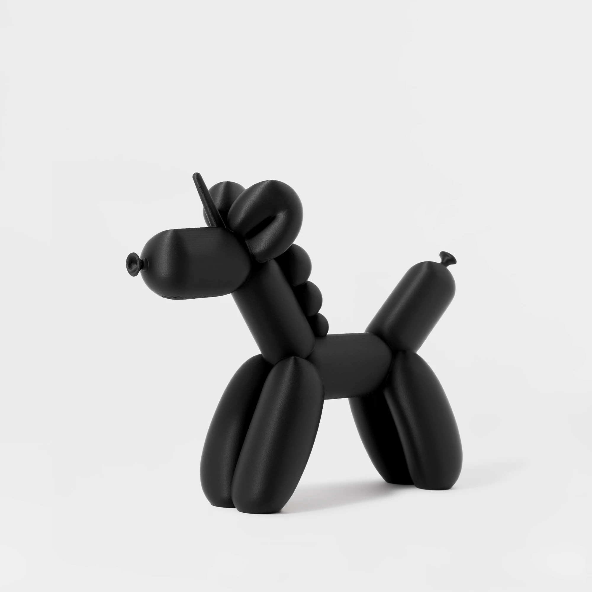 הדפסת תלת מימד של בלון בצורת חד קרן בצבע שחור מט