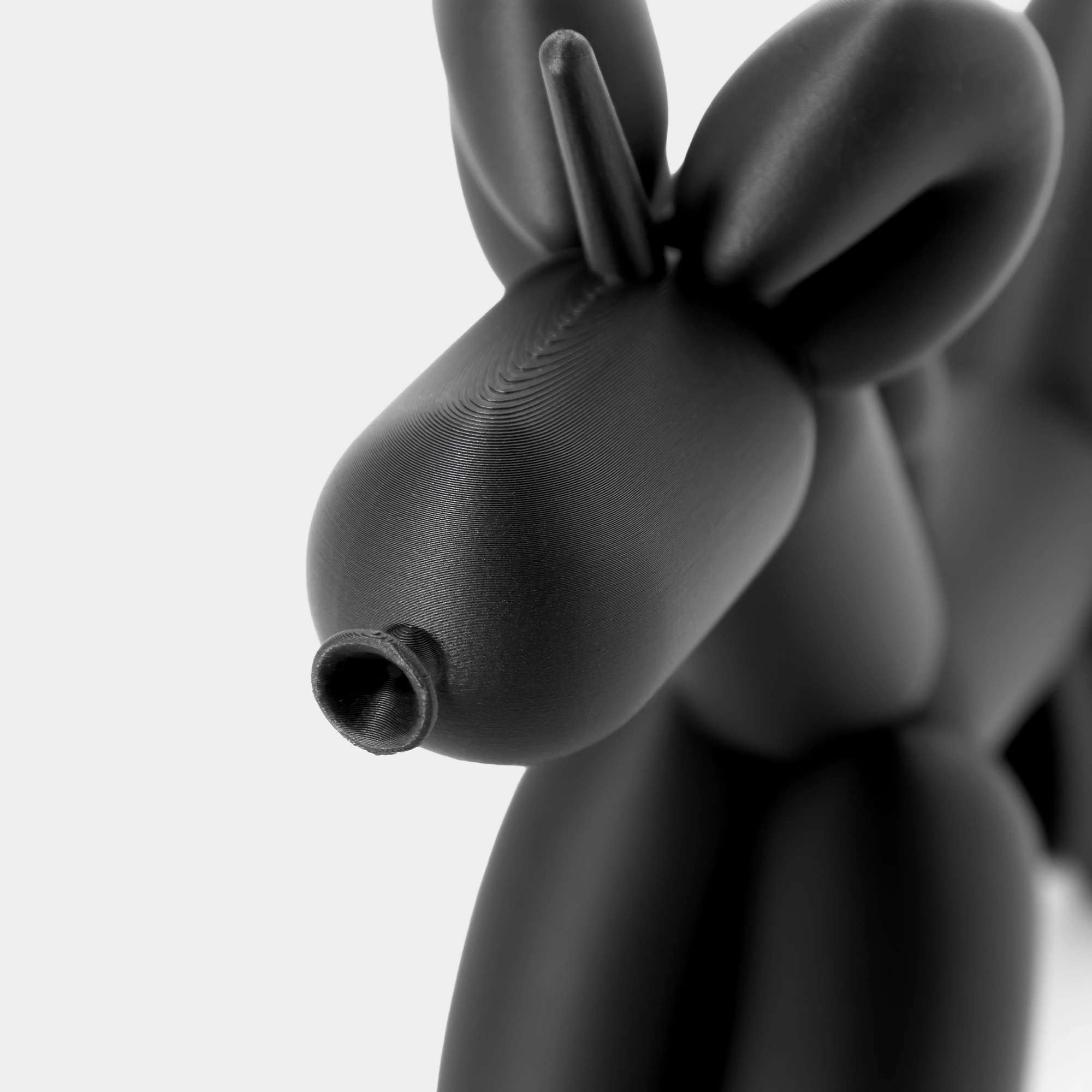 הדפסת תלת מימד של בלון בצורת חד קרן בצבע שחור מט