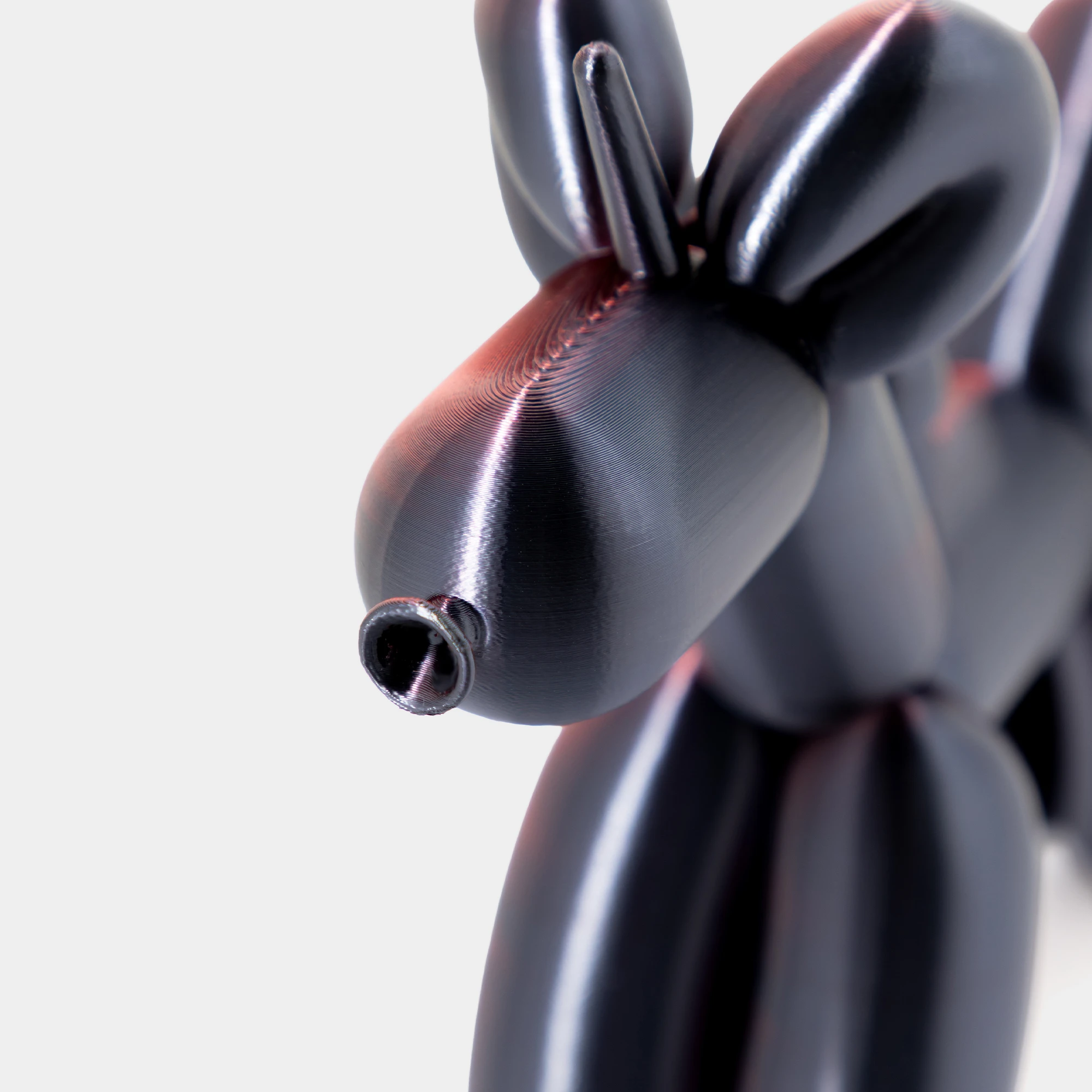 הדפסת תלת מימד של בלון בצורת חד קרן בצבע שחור-אדום