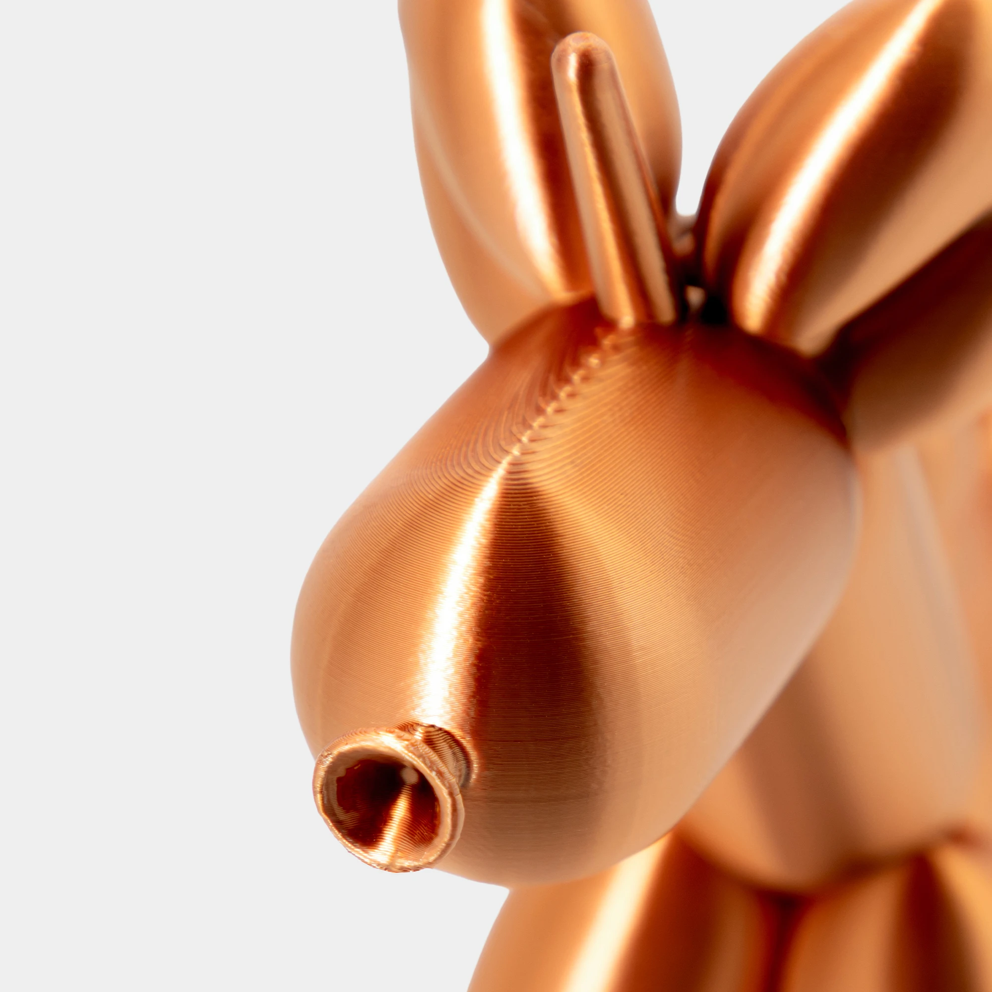 תקריב של הדפסת תלת מימד של בלון בצורת חד קרן בצבע ברונזה