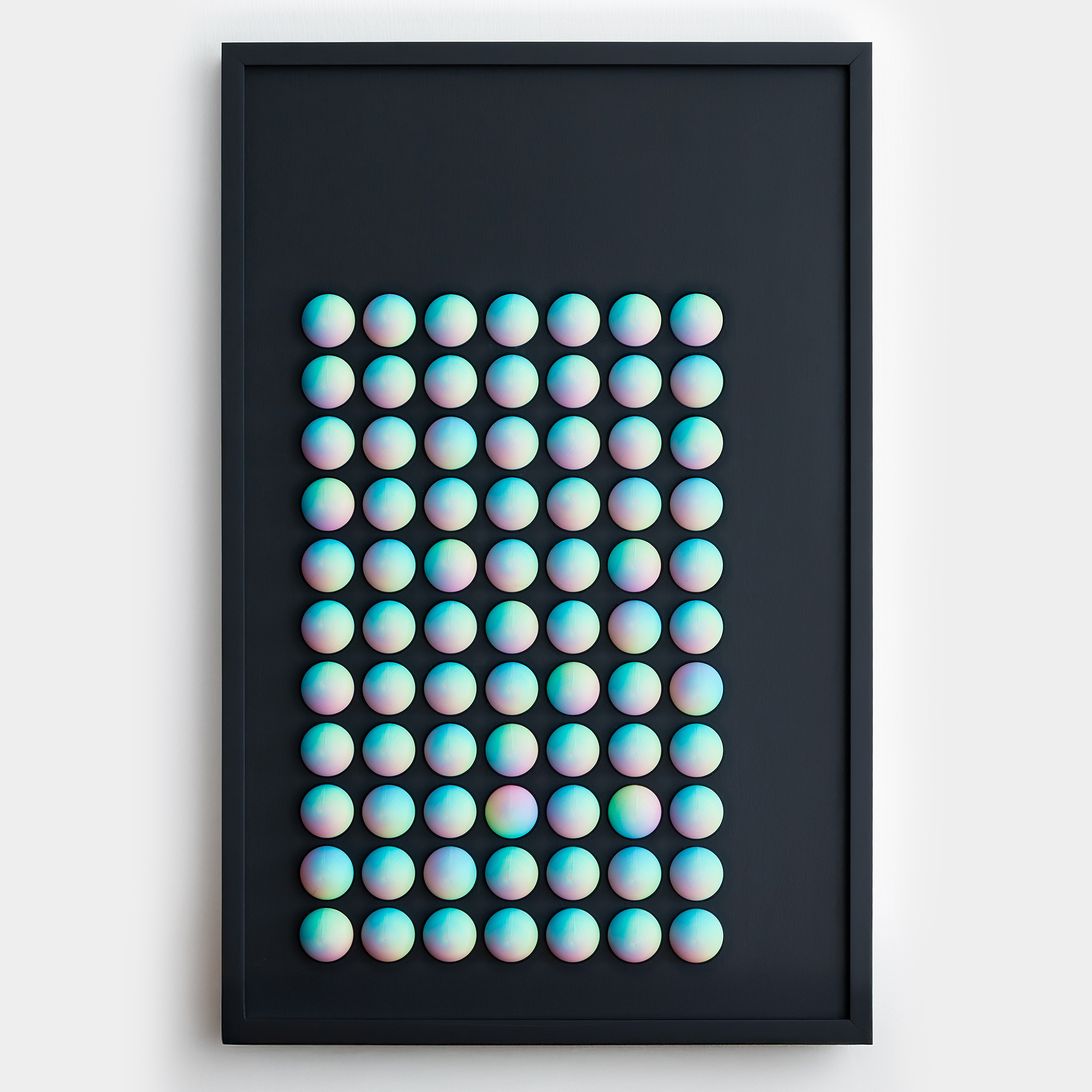 יצירת אמנות מעץ והדפסת תלת מימד של 77 כדורים בצבע טריקולור פסטל