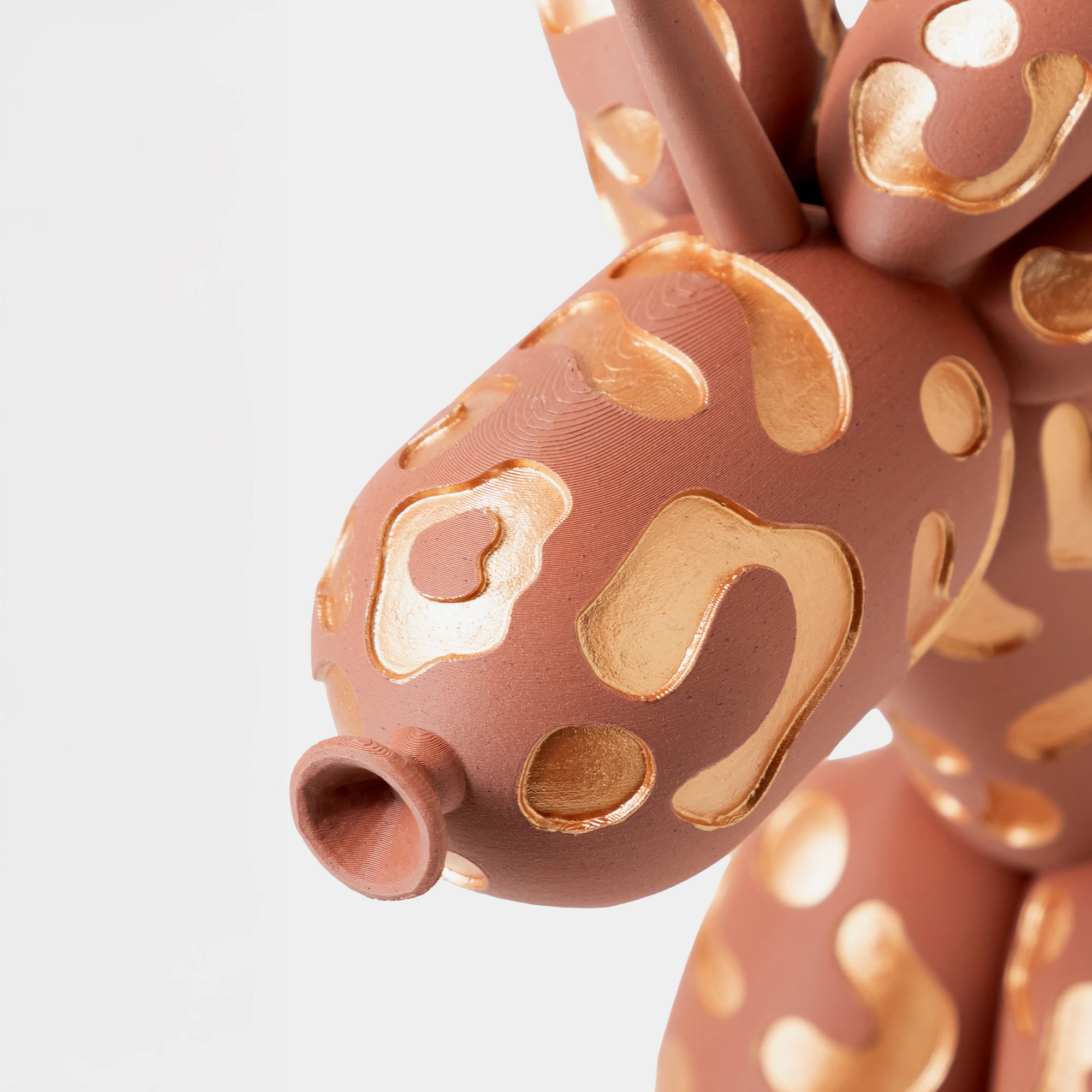 הדפסת תלת מימד של בלון בצורת חד קרן בצבע בורדו אבן וברונזה מנומר